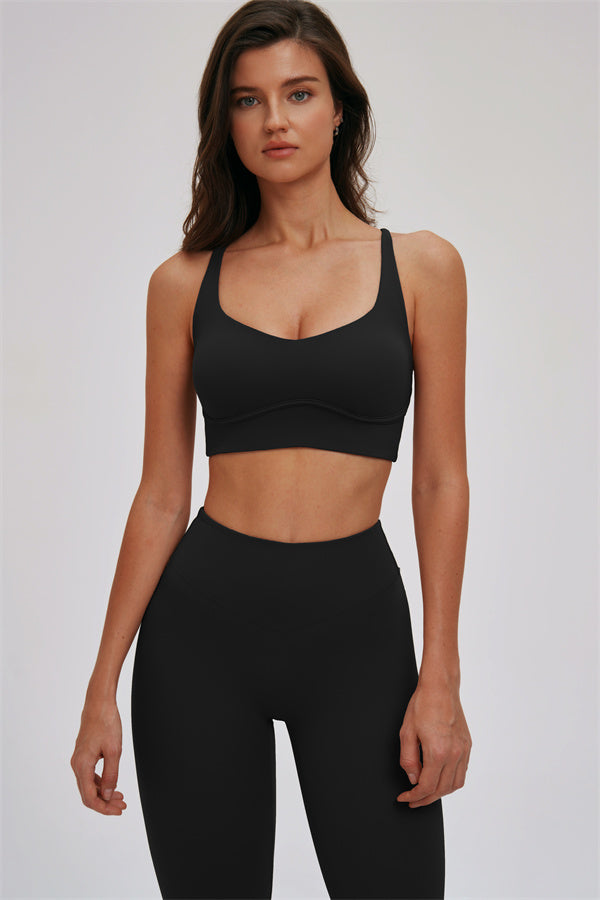 Fitglutes Activewear sports bra and leggings 2-piece set, kinetic cross-back design, ideal for gym and workout sessions.