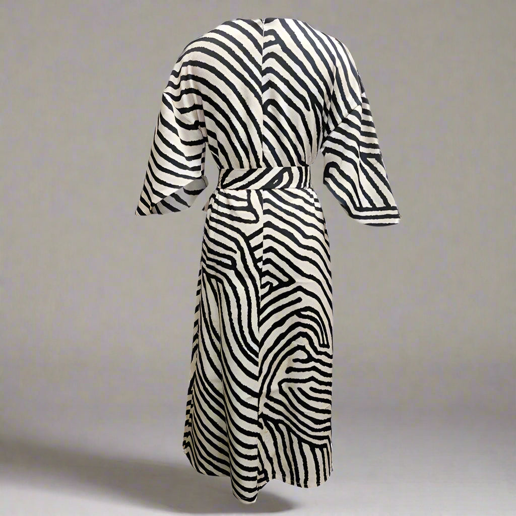 Plush Fashion Hub geometric print batwing sleeve flowy maxi dress in XS to XXXL, casualwear style with a flowing silhouette.