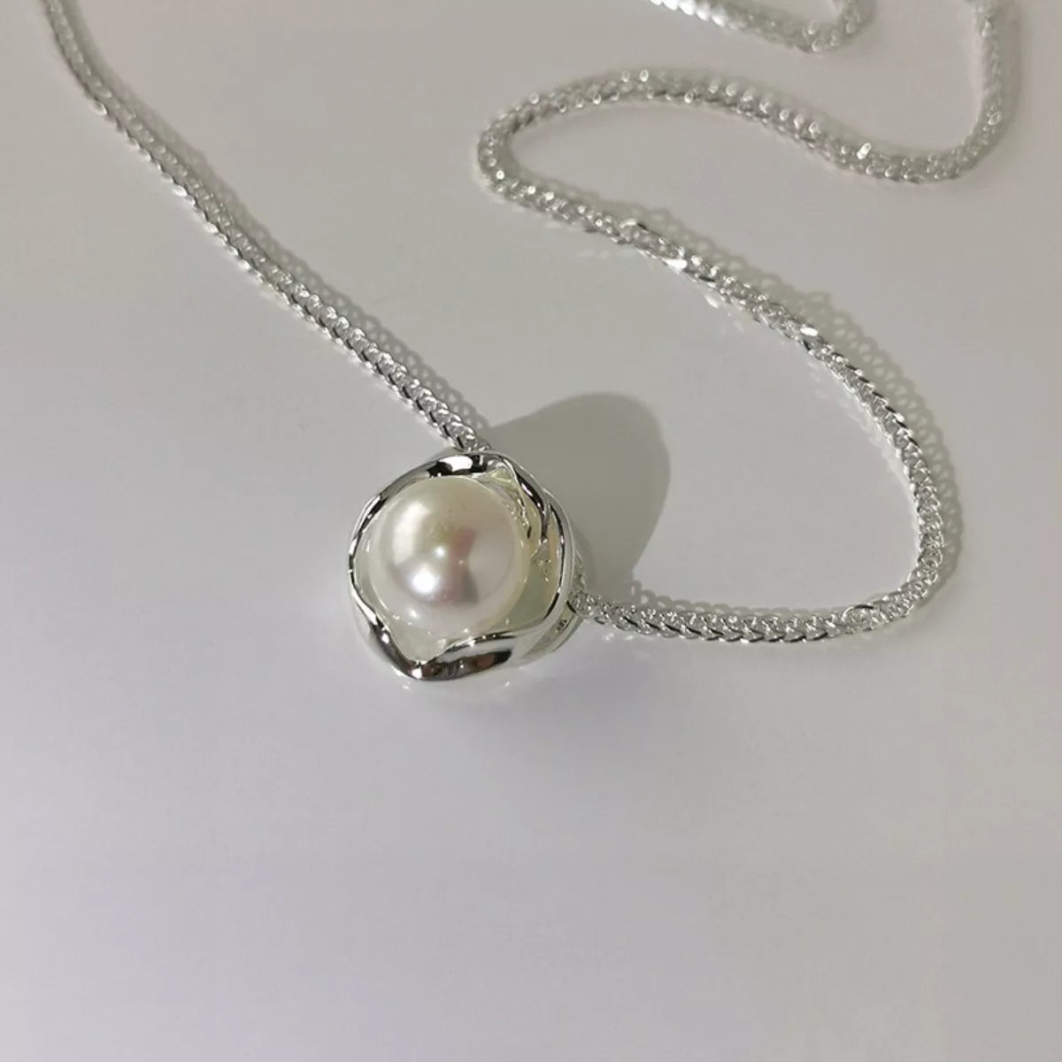 925 sterling silver pearl pendant necklace featuring a delicate pearl drop on a fine silver chain