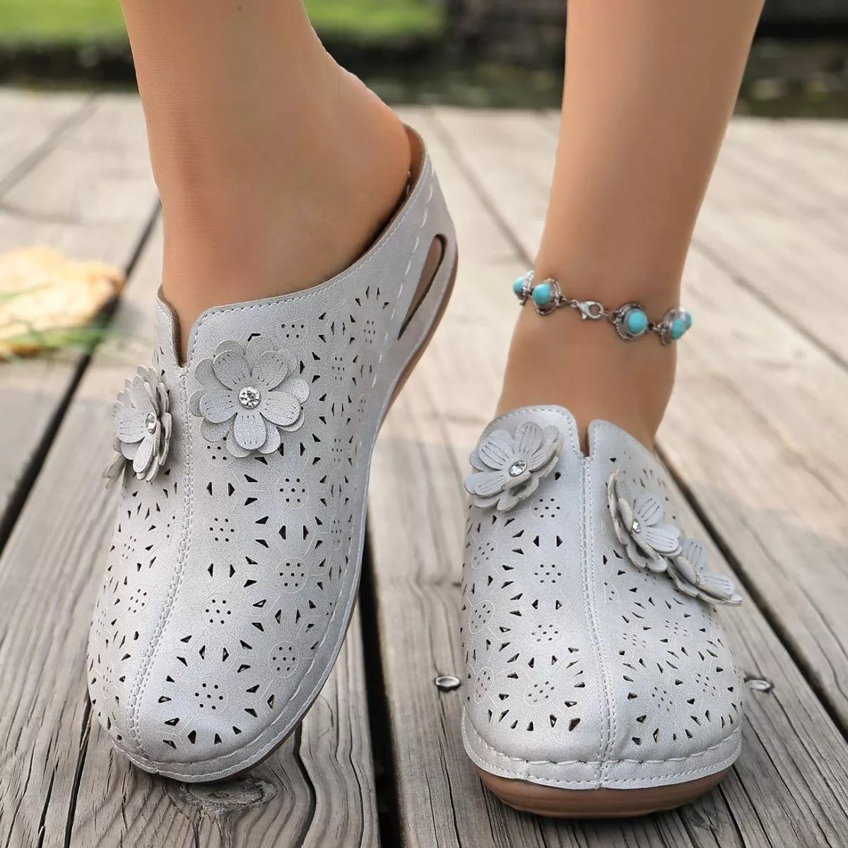 Shopimist floral decor round toe sandals with colorful flower accents and comfortable flat sole, perfect for casual summer wear.