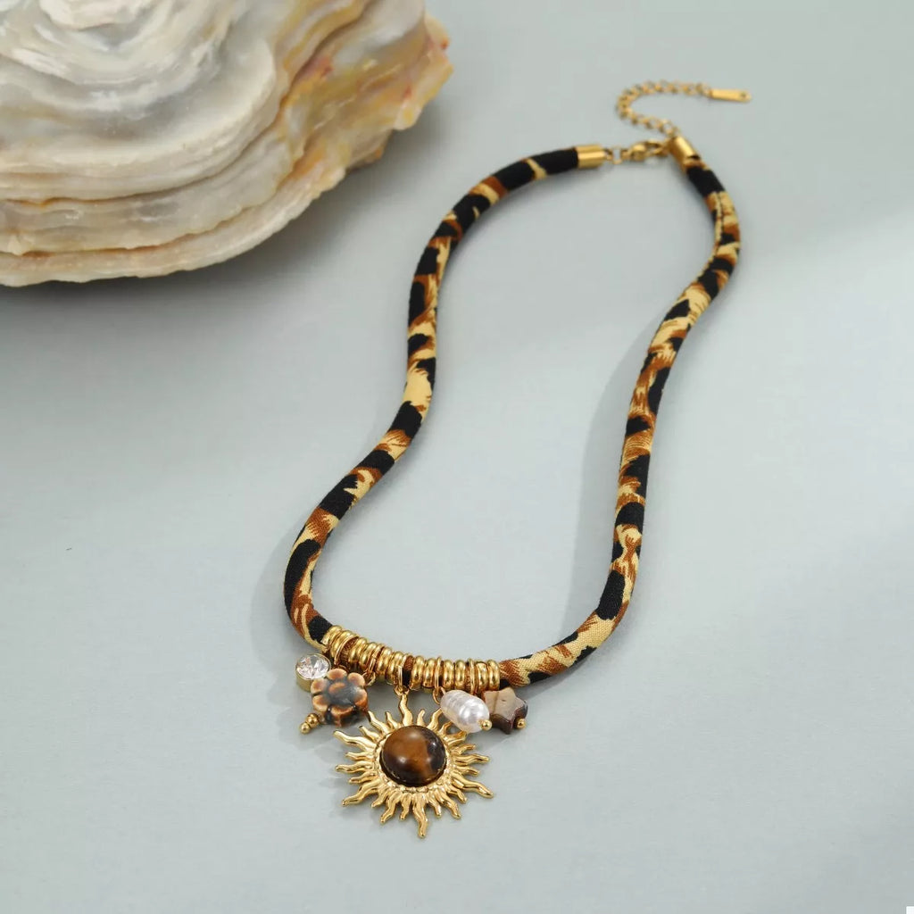 Leopard 18K gold-plated necklace with a detailed leopard pendant, stylish jewelry piece from Shopimist.