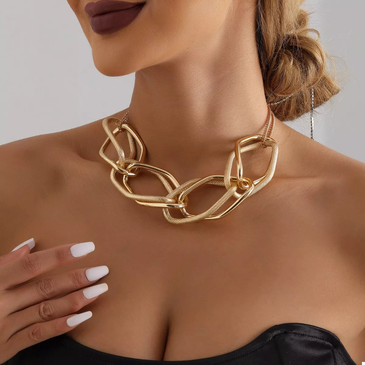 18K gold-plated chain necklace with a delicate link design, showcasing a shiny, elegant jewelry piece from Shopimist.