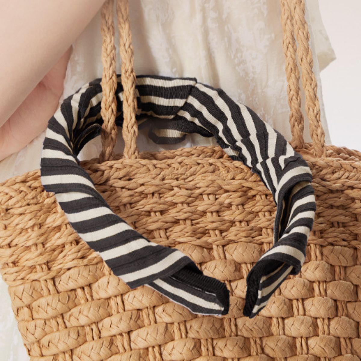 Women's striped wide brim sun visor hat by Trendsi, breathable summer beach accessory with a stylish wide brim and colorful stripes.