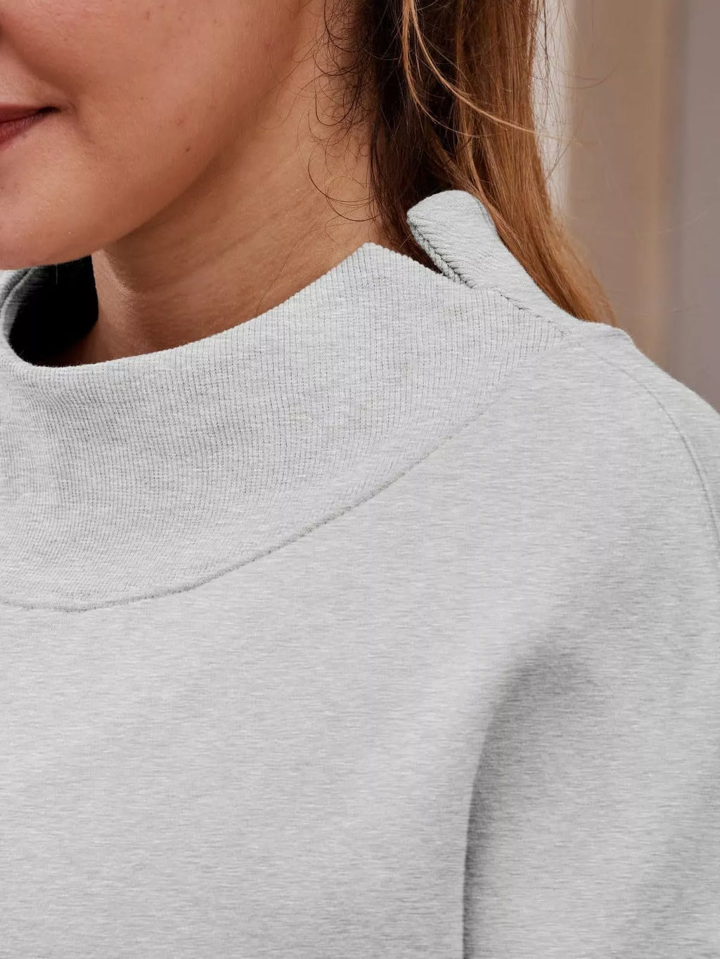 Women's oversized mock neck sweatshirt with dropped shoulders, casual fit, in soft fabric, by Trendsi.