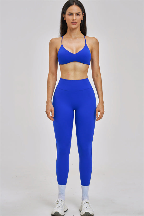 Fitglutes Activewear sports bra and leggings 2-piece set, gymwear and workout clothes, shown in a stylish fitness outfit.