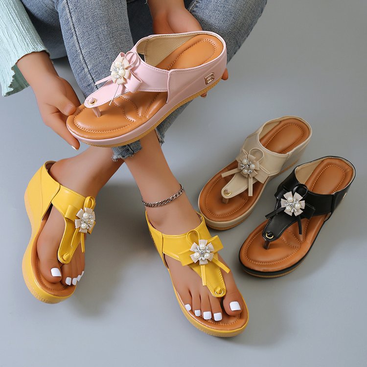 Women's European and American style flower flip flops with large size beach shoes, featuring colorful floral designs and comfortable straps.
