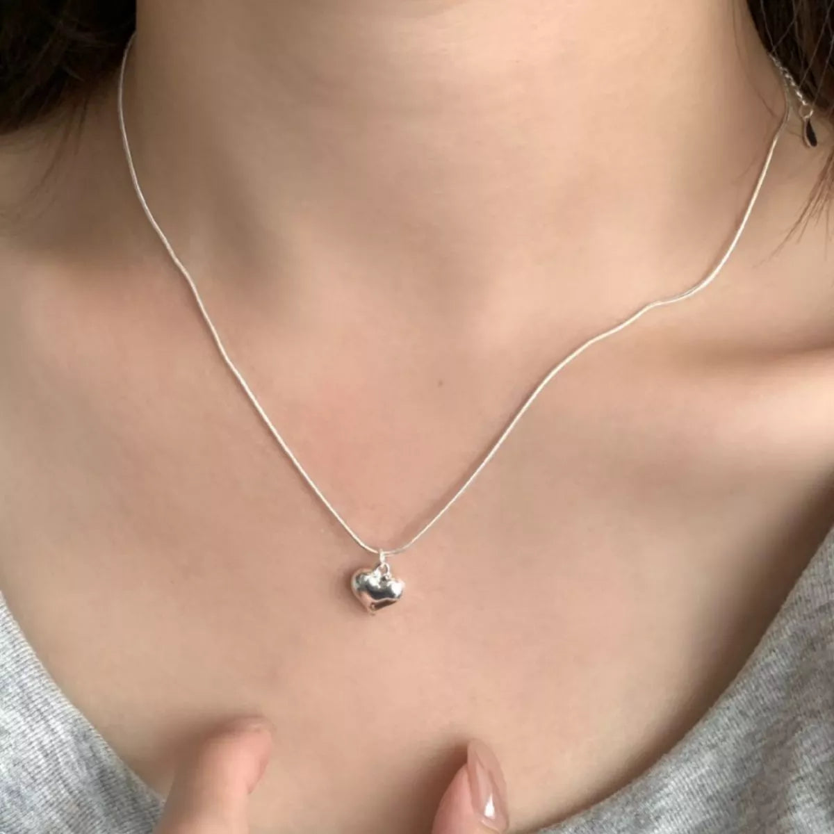 925 Sterling Silver Heart Necklace with a delicate pendant, showcasing a stylish jewelry piece from Plush Fashion Hub.