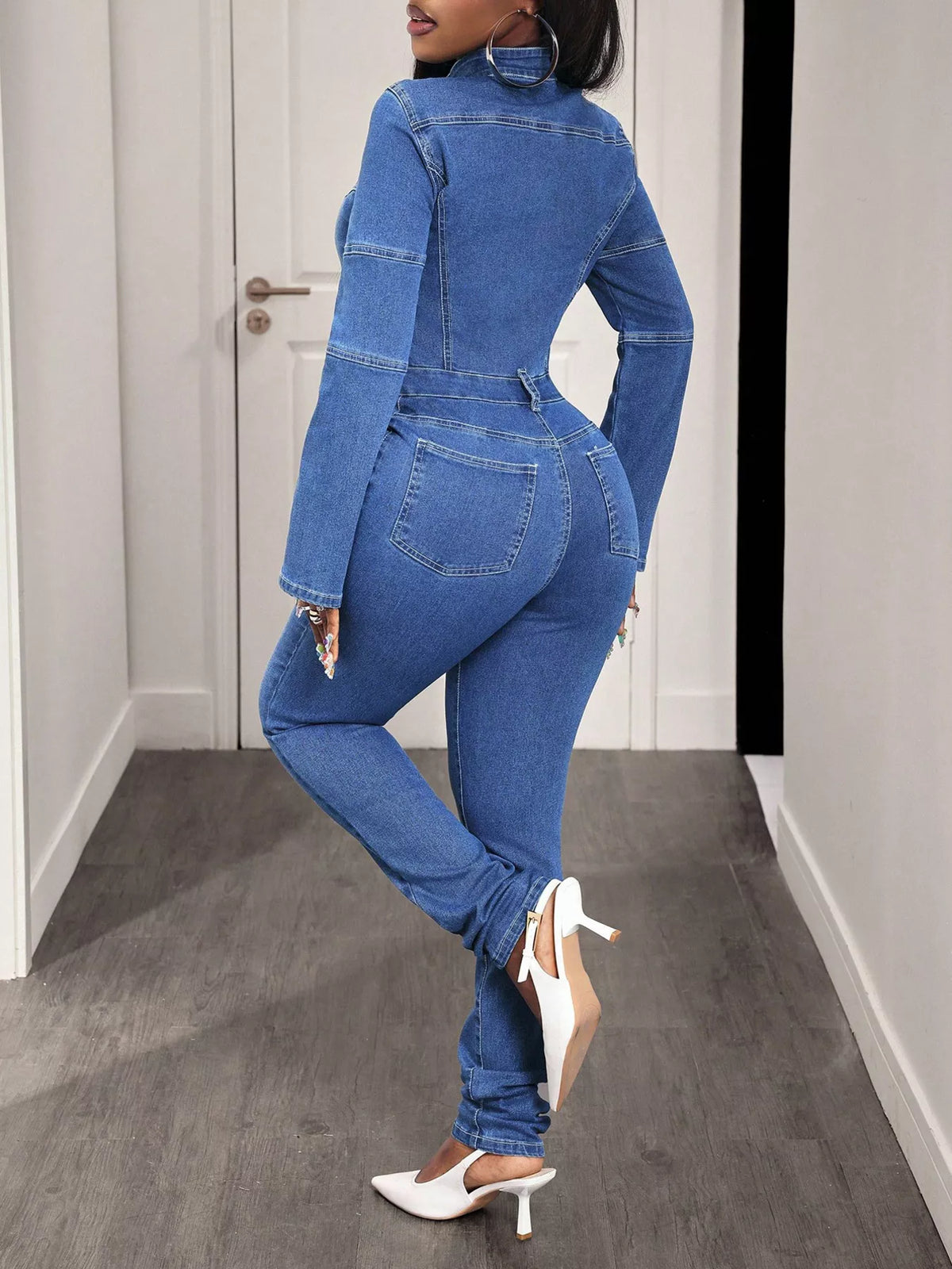 Slim-fit denim jumpsuit with long sleeves and zip-front, trendy and stylish, perfect for casual or chic looks.
