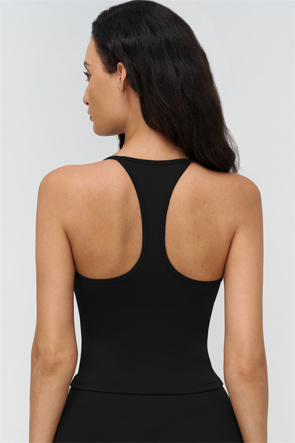 Fitglutes Activewear crop top and shorts 2-piece set, stylish gymwear and sportswear for workout and active lifestyle.