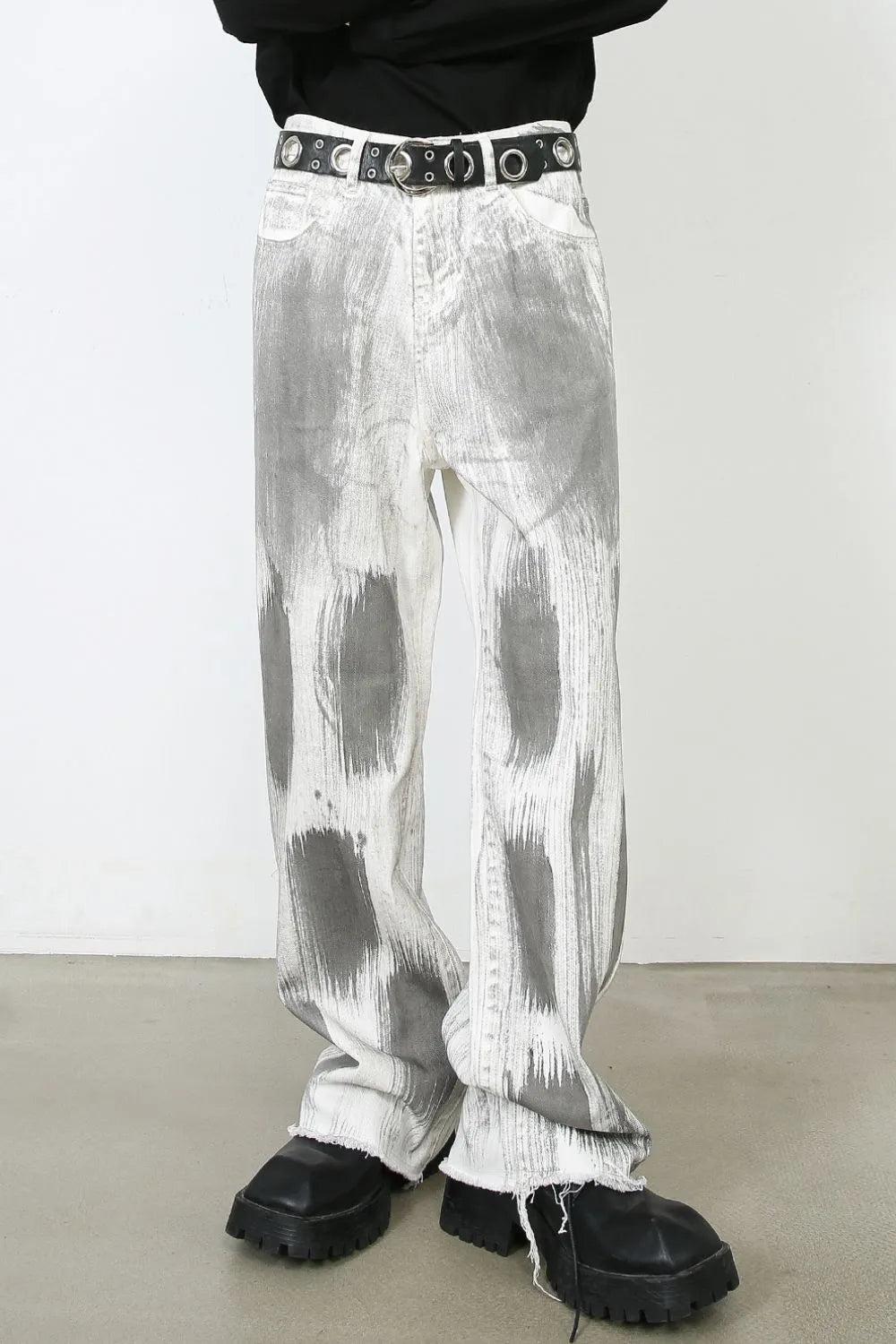 Men's contrast loose denim jeans featuring a relaxed fit and stylish design, shown in a high-quality Trendsi product image.