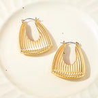 18K gold-plated alloy ribbed triangular hoop earrings with a modern geometric design, stylish and lightweight jewelry.