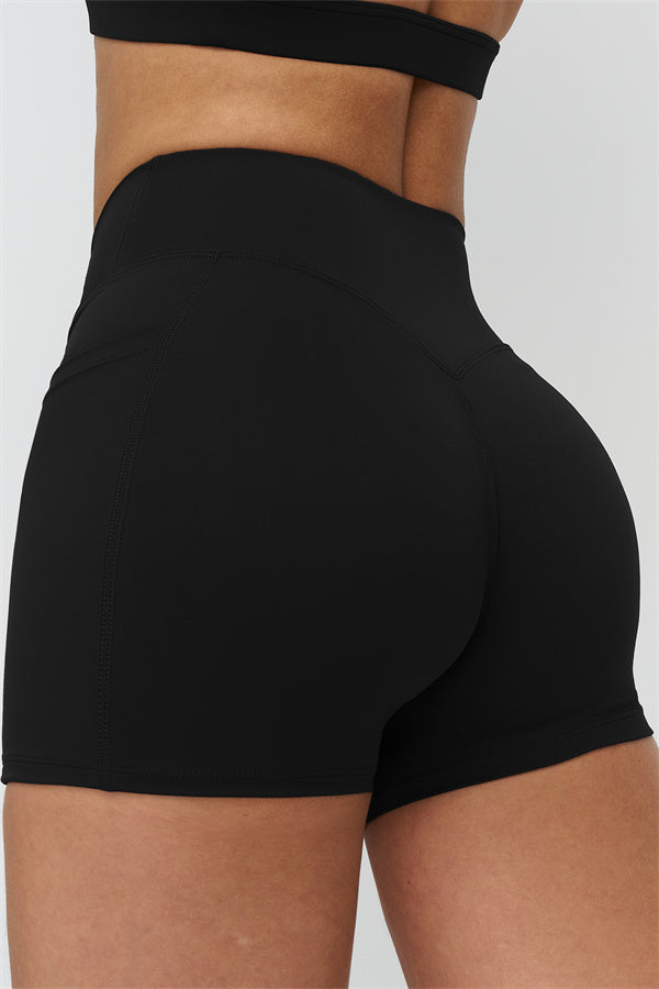 Fitglutes Activewear crop top and shorts 2-piece set, stylish gymwear and sportswear for workout and active lifestyle.