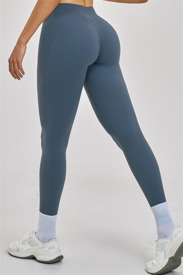 Fitglutes Activewear sports bra and leggings 2-piece set, athletic gymwear with a stylish, fitted look for workout or activewear use.