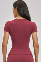 Fitglutes Activewear Zenith T-shirt and shorts 2-piece set, casual gymwear and workout clothes in stylish design.