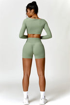 Fitglutes Activewear Olivia crop top and shorts 2-piece matching set, sporty gymwear and workout clothes in a stylish design.