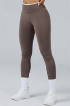 Fitglutes Activewear long sleeve crop top and leggings 2-piece set, stylish workout clothes for gym or activewear fitness.