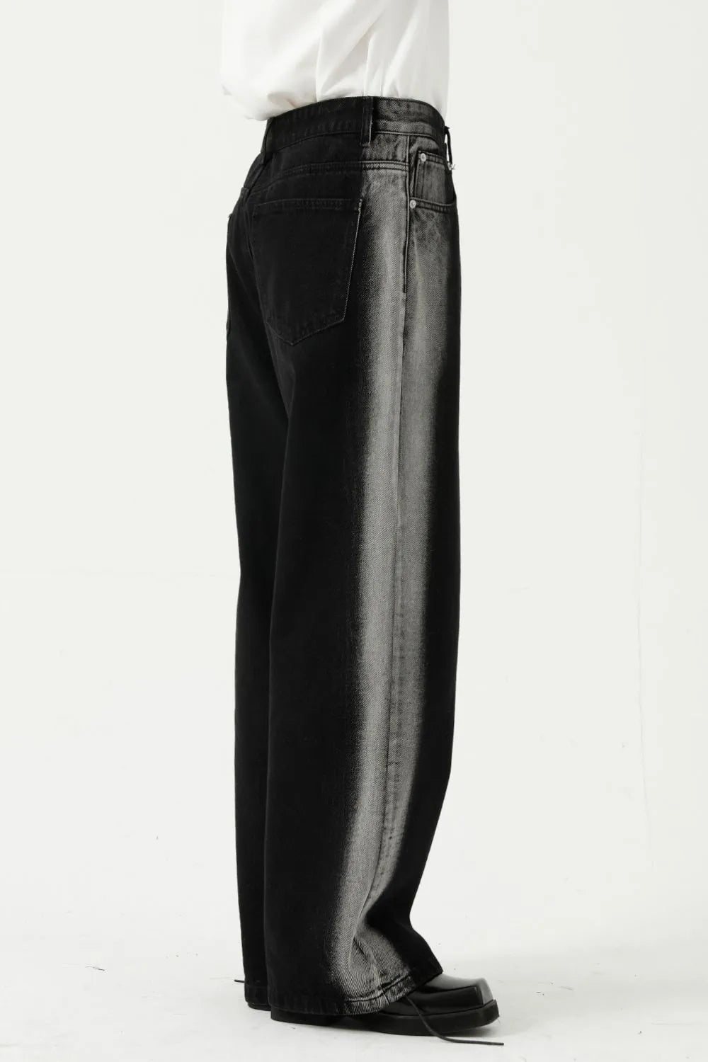 Trendsi women's side contrast jeans with front and back pockets, featuring stylish contrasting side panels and classic denim look.