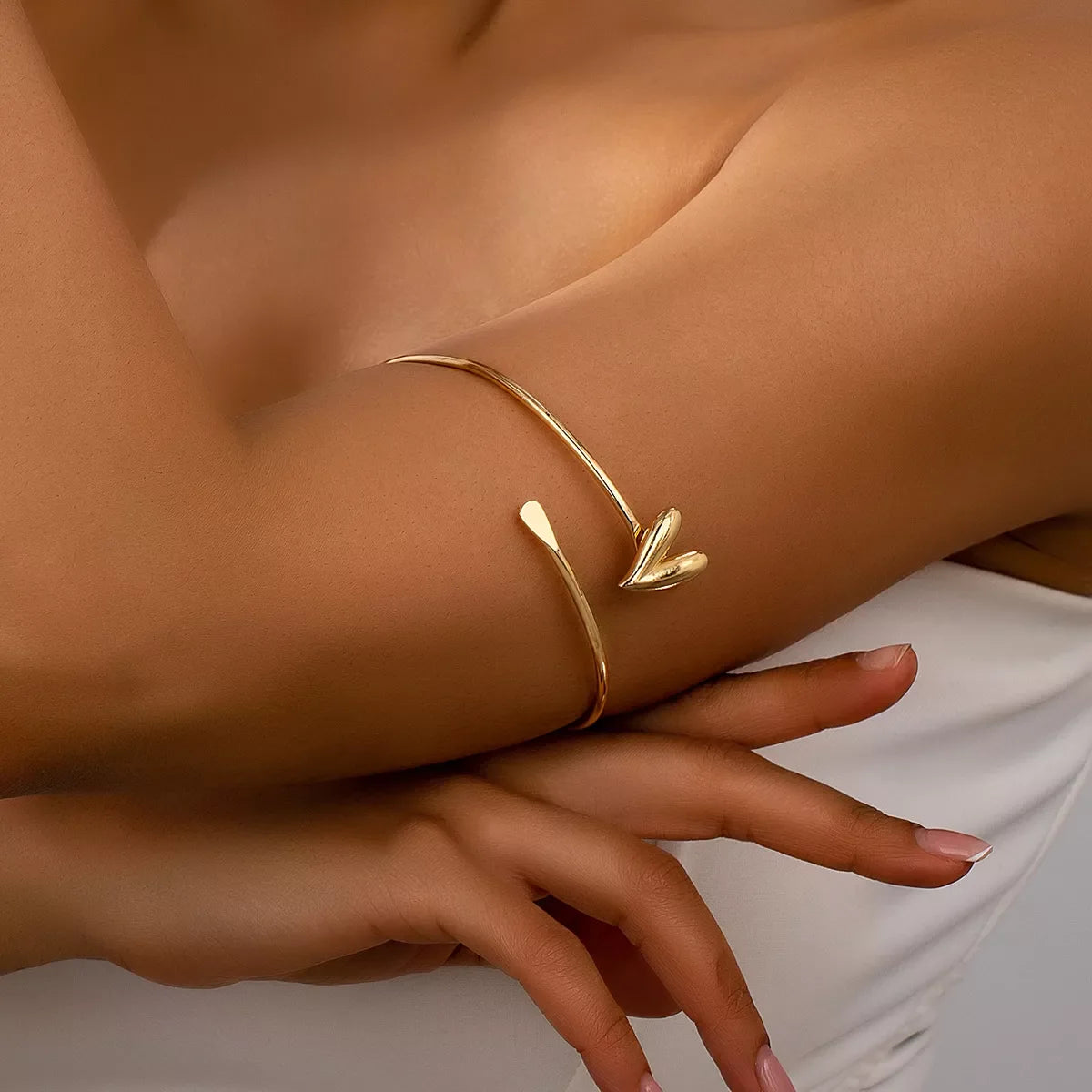 18K gold-plated heart-shaped open bracelet with adjustable chain from Shopimist, showcasing a delicate and elegant jewelry design.