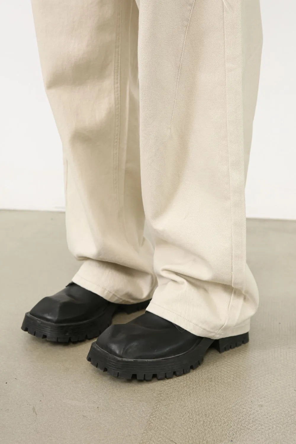 Men's baggy jeans with multiple pockets by Trendsi, showing relaxed fit and casual style in a denim fabric.