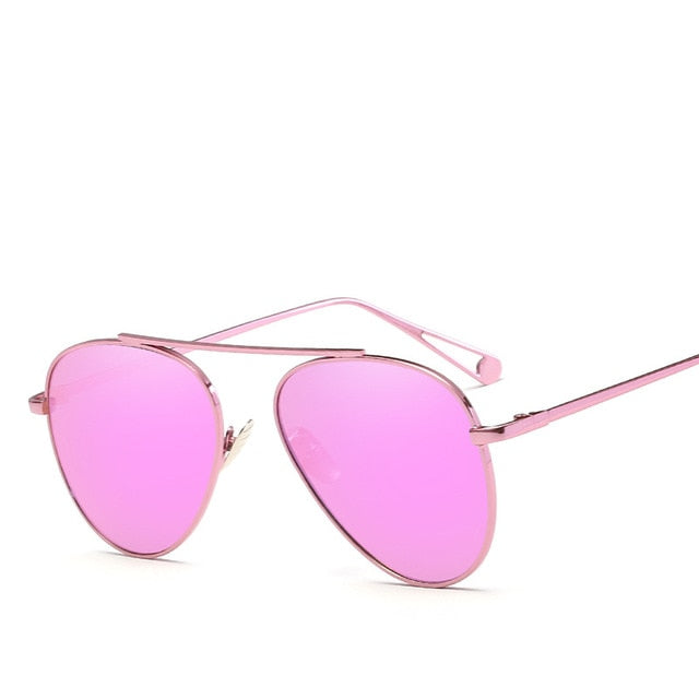 Plush Fashion Hub luxury pilot women's sunglasses with vintage aviation-inspired design and stylish frames.