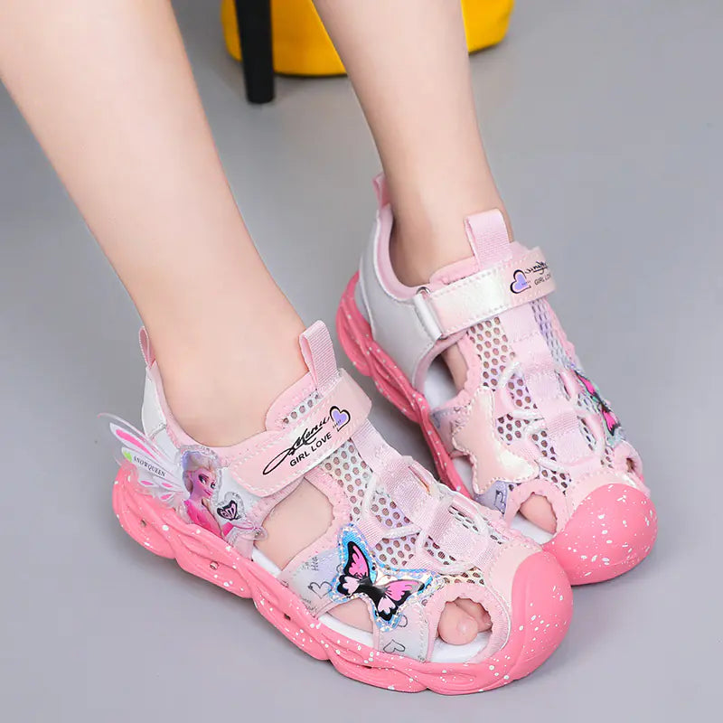 Girls' light-up summer sandals with soft soles, stylish girls' shoes from Trendy Attic Store01, perfect for warm weather.