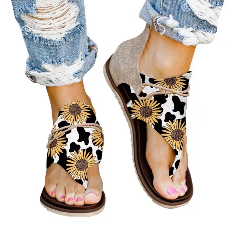 Plush Fashion Hub leopard print flat beach sandals for women, large size, perfect for spring and summer outdoor wear.