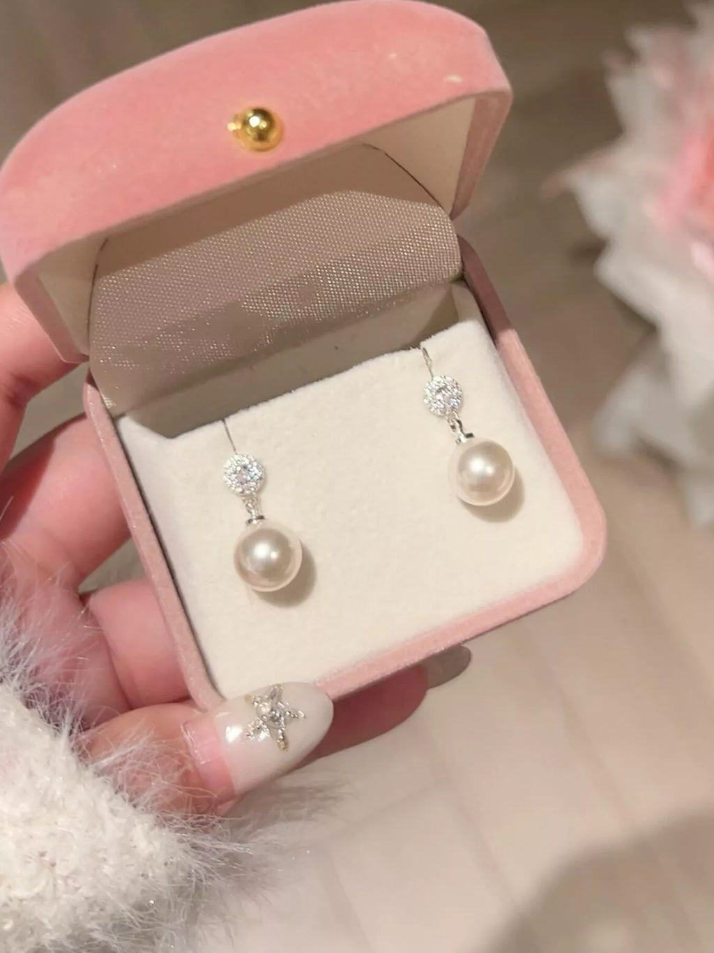 Shopimist pearl drop earrings featuring elegant white pearls hanging from delicate gold hooks.