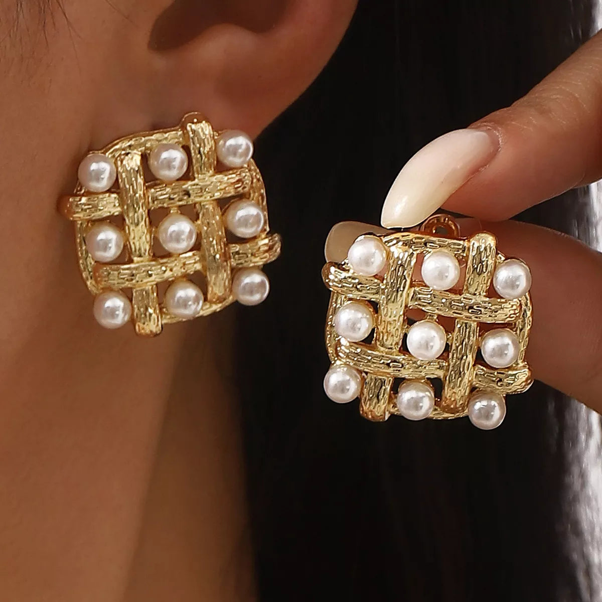 Shopimist pearl grid square stud earrings with white pearls and silver metal setting, close-up view of the jewelry.