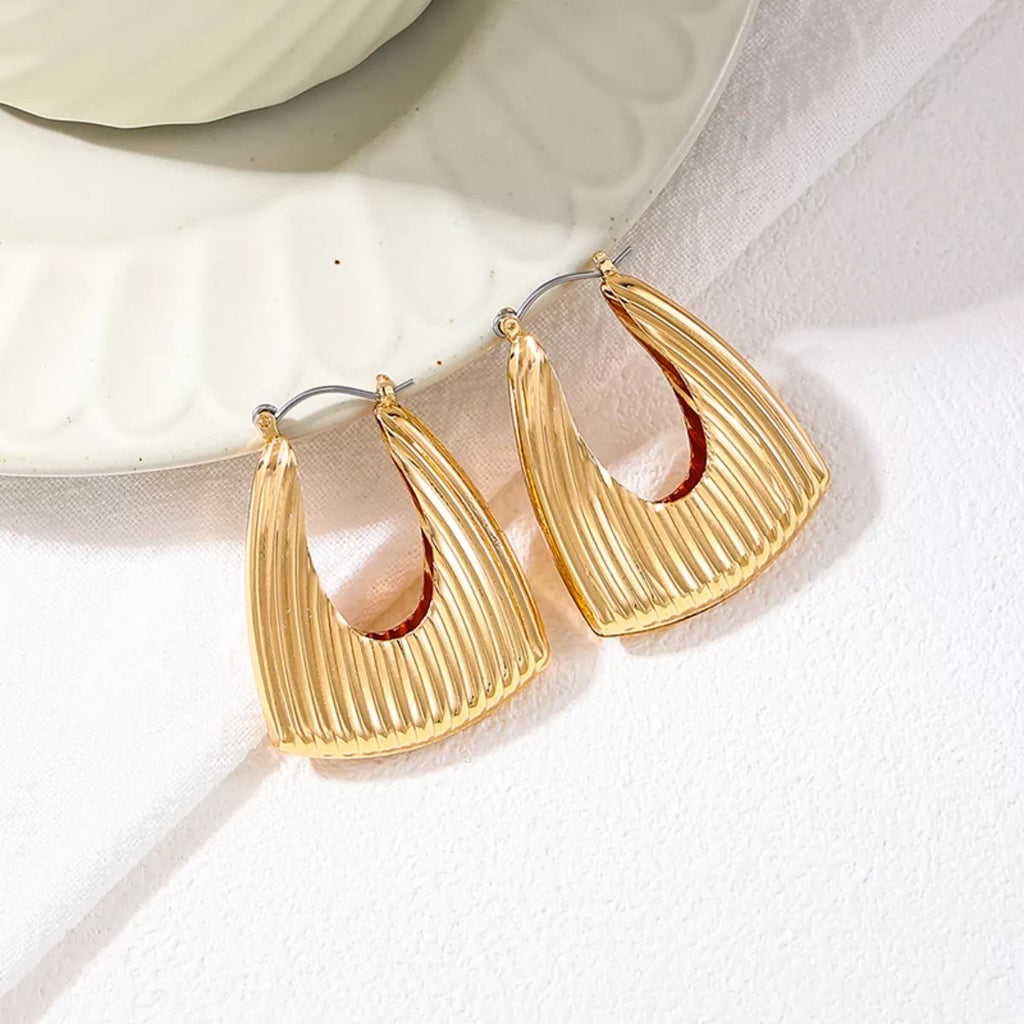 18K gold-plated alloy ribbed triangular hoop earrings with textured surface and modern geometric design.