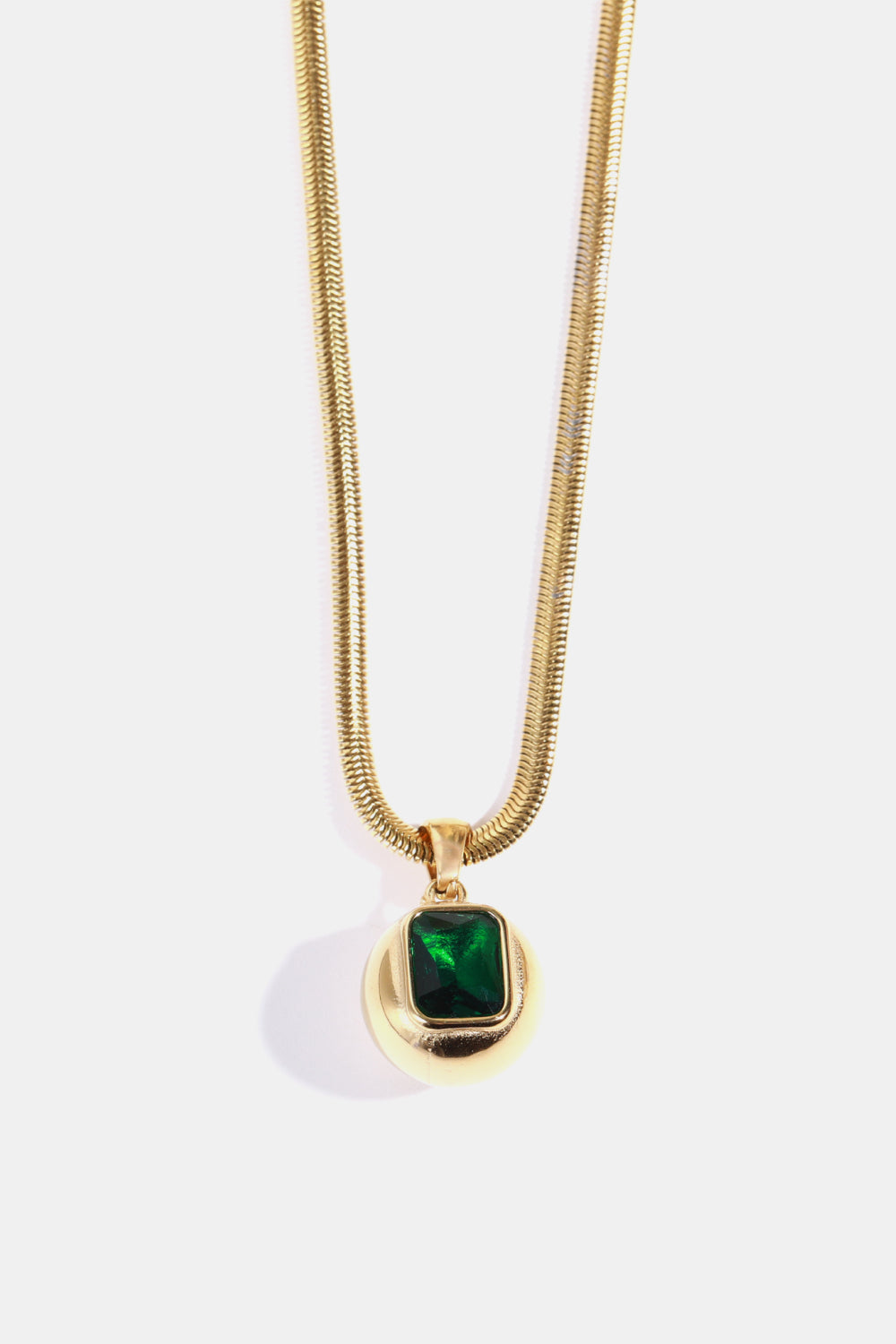 18K gold-plated zircon geometrical shape pendant necklace with modern design, showcasing a stylish accessory for everyday wear.