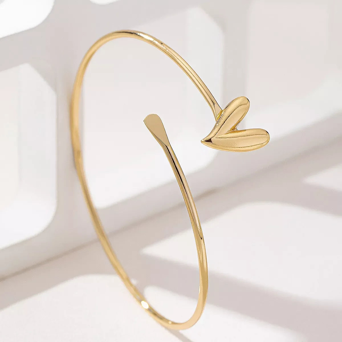 18K gold-plated heart open bracelet with adjustable design, featuring delicate and elegant jewelry from Shopimist.