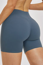 Fitglutes Activewear Zenith T-shirt and shorts 2-piece set, stylish gymwear and sportswear for workout and active lifestyle.