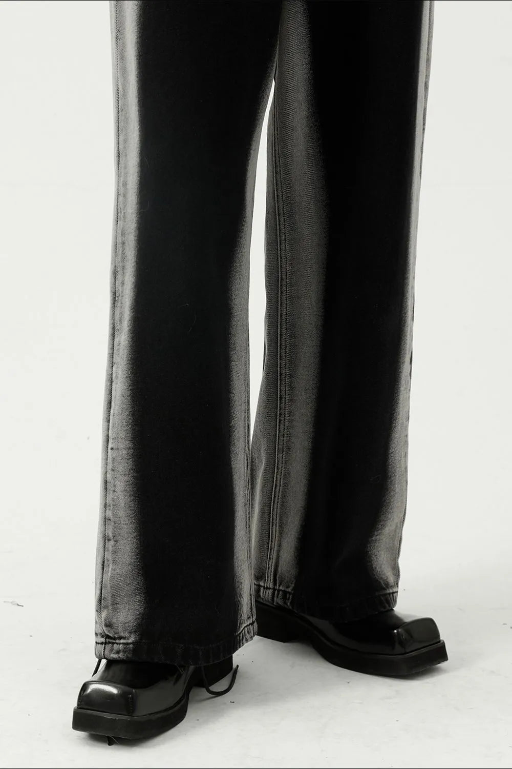 Trendsi side contrast jeans with pockets, featuring stylish color blocking and classic denim details.