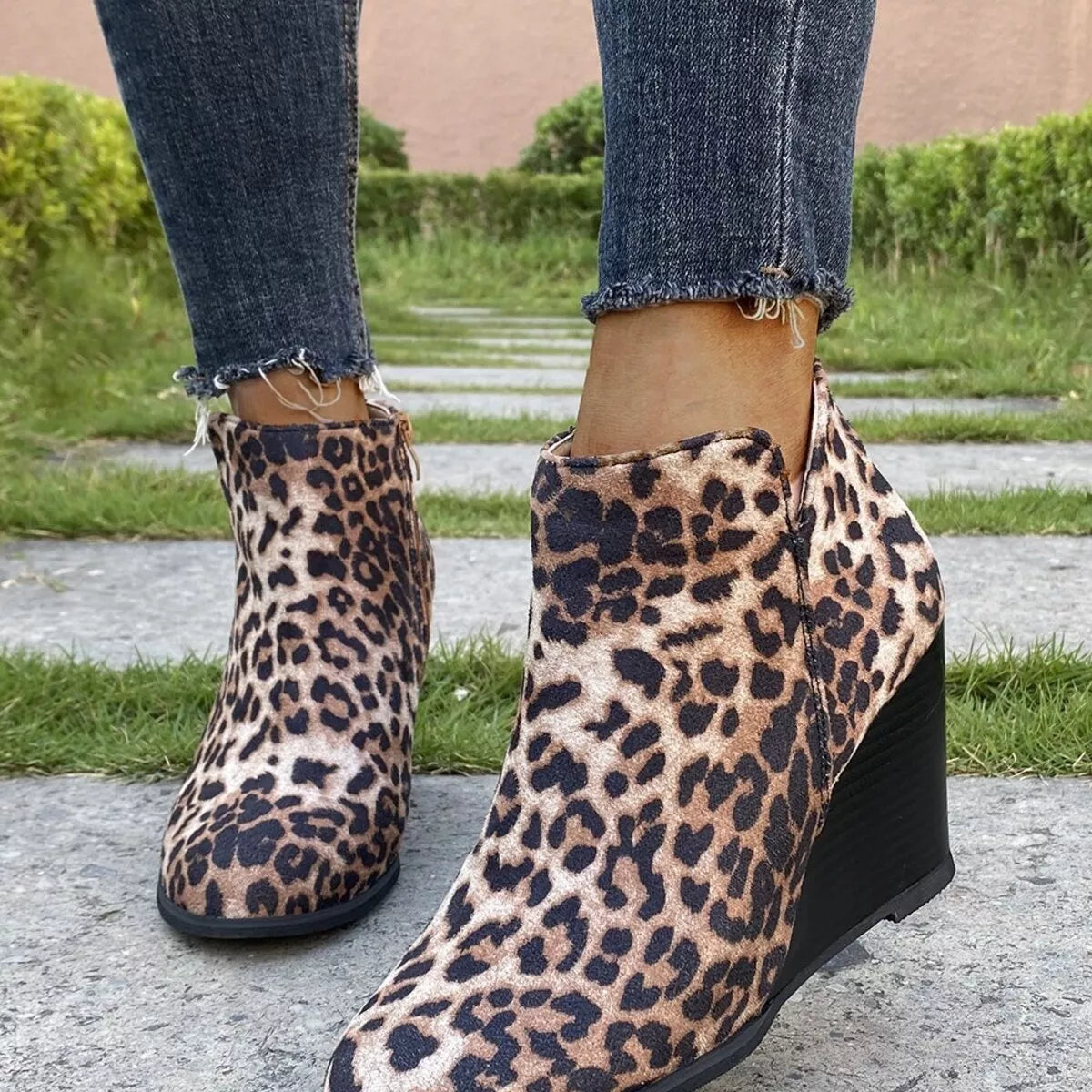 Trendsi round toe wedge ankle boots in black leather, featuring a stylish ankle-height design and chunky wedge heel.