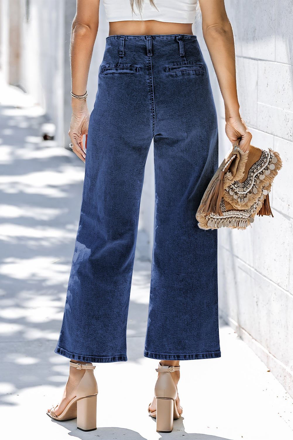 Threaded Pear Mckinley wide-leg cropped jeans, denim with relaxed fit, high waist and cropped length, styled with pockets and stitching.