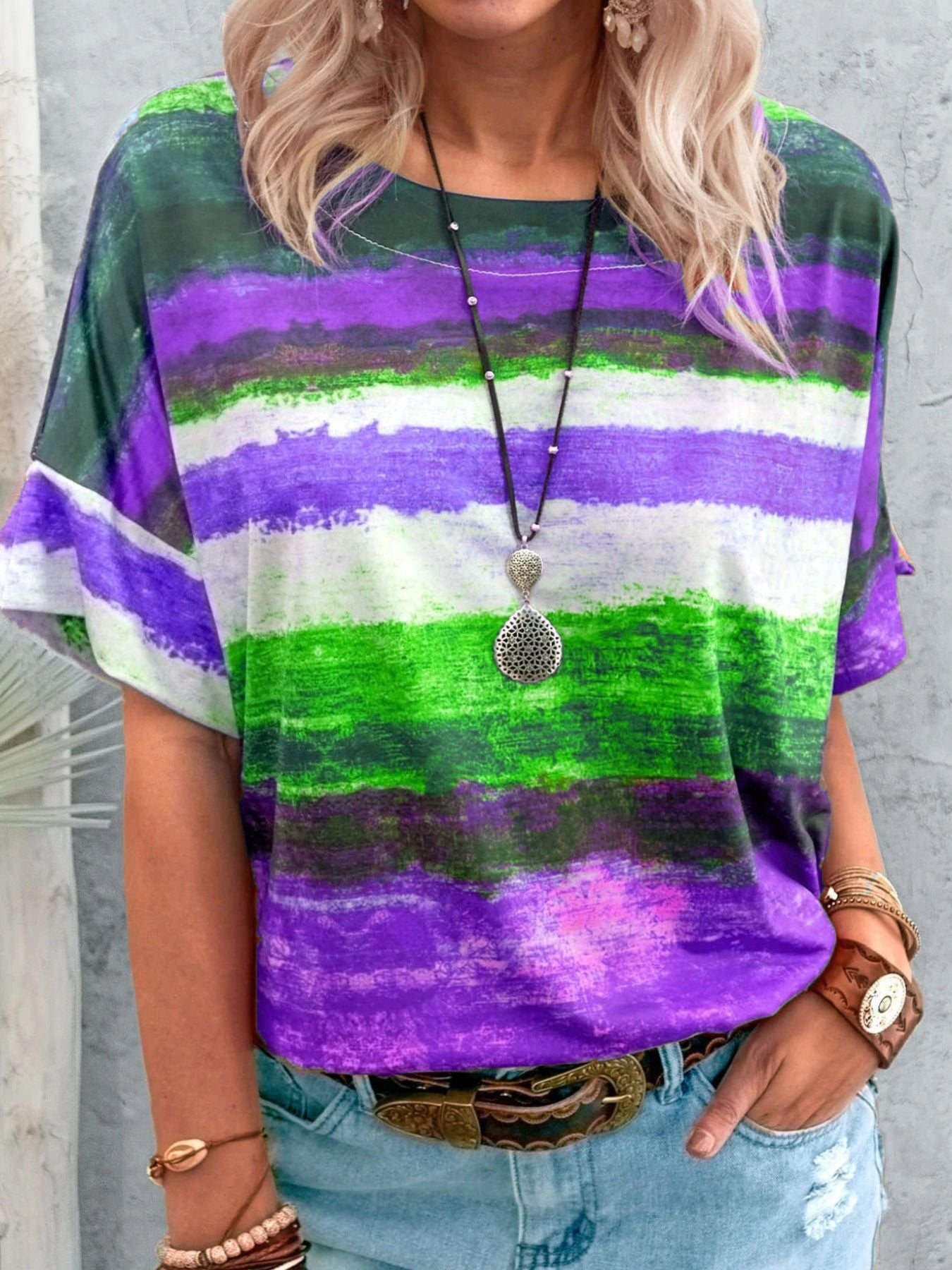 Women's casual T-shirt with contrast round neck and short sleeves, trendy and comfortable from Trendsi.