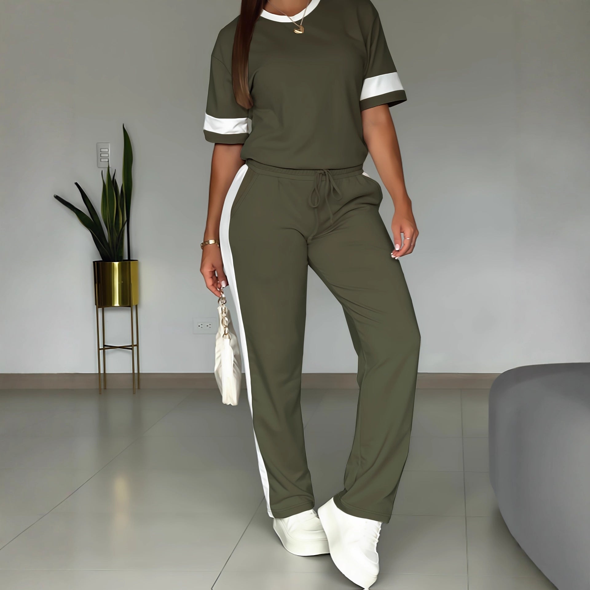 Casual women's sportswear suit by Plush Fashion Hub featuring a stylish, comfortable design for everyday wear.