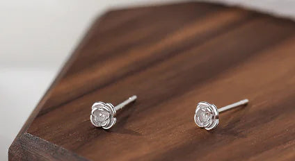 Rose-shaped 925 silver earrings with stud design, featuring intricate floral detailing and a polished finish.