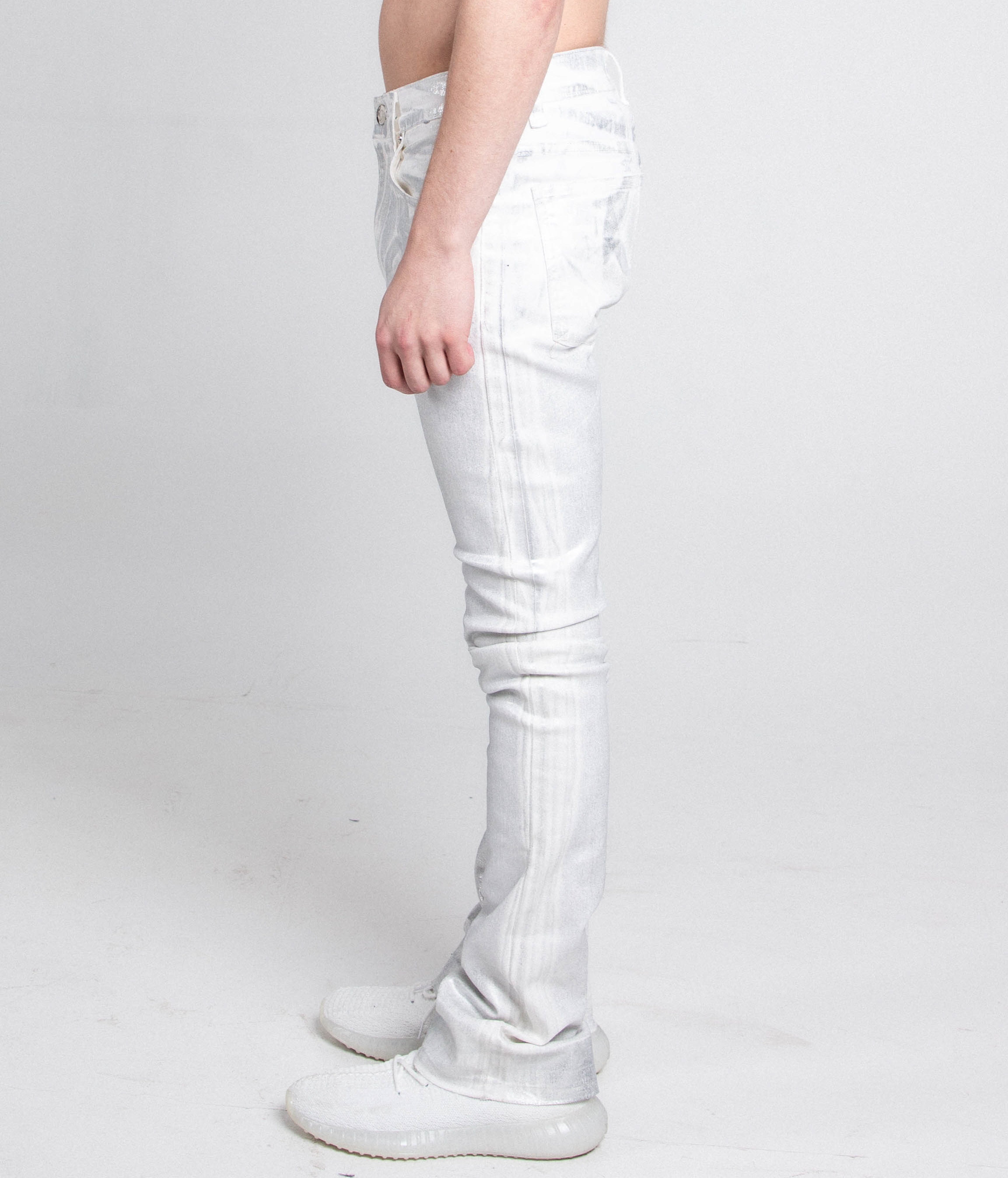 Stacked blue jeans from Armor Jeans' ASJ691 Silhouettes collection, showcasing fitted denim pants with a casual style.