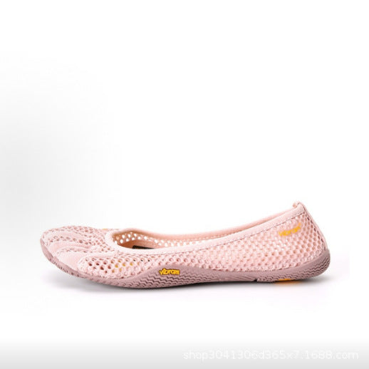 Plush Fashion Hub women's five-finger training shoes for yoga, Pilates, and outdoor sports, featuring flexible design and athletic style.