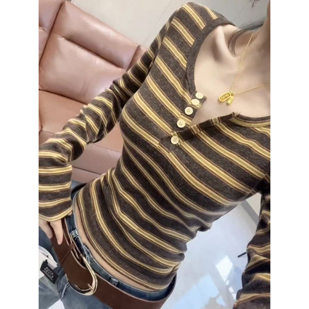 Eprolo cashmere ribbed henley long sleeve shirt with buttoned neckline, soft and cozy, in a natural ribbed fabric.