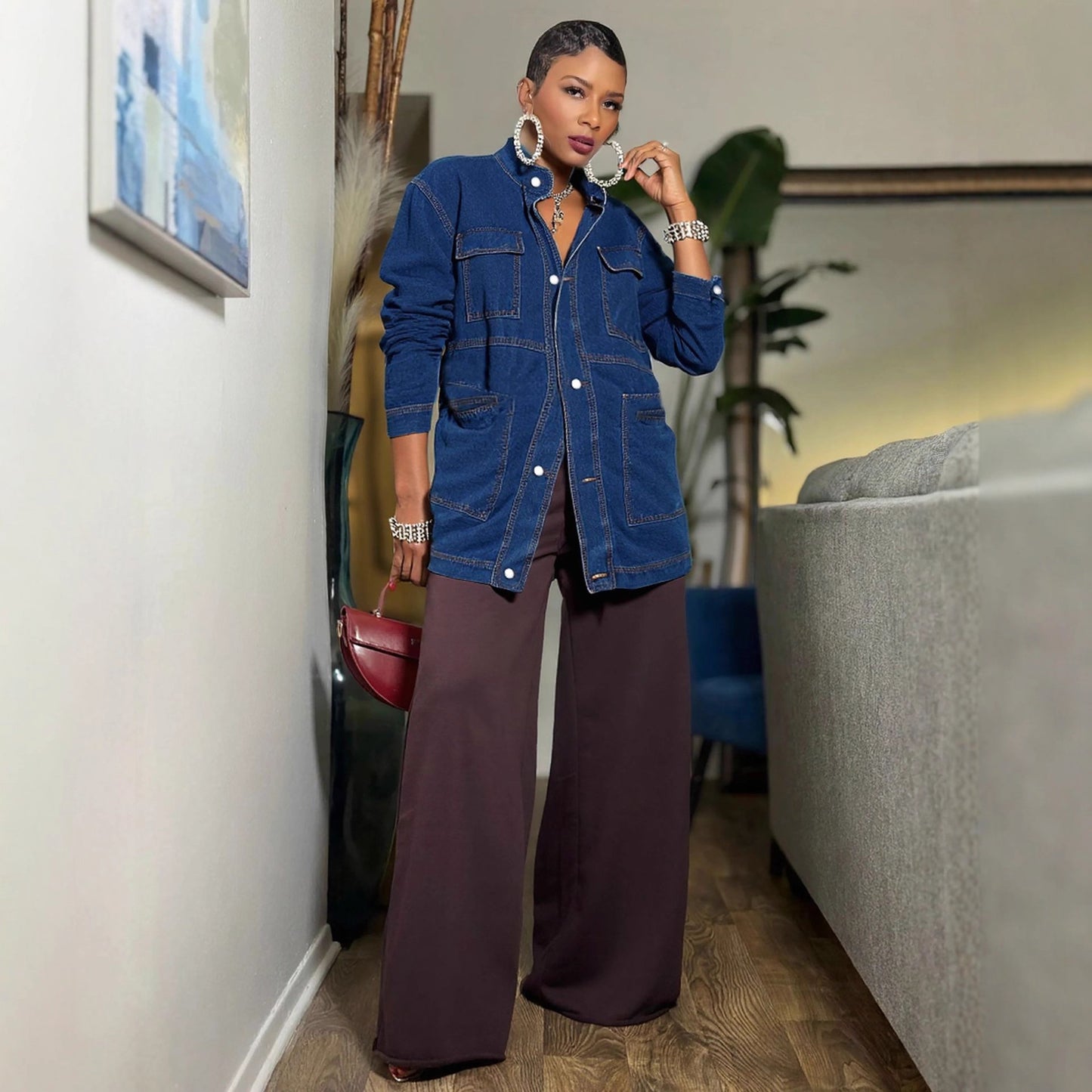 Oversize mid-length denim cargo jacket by eprolo featuring large front pockets and a relaxed fit, styled on a model.
