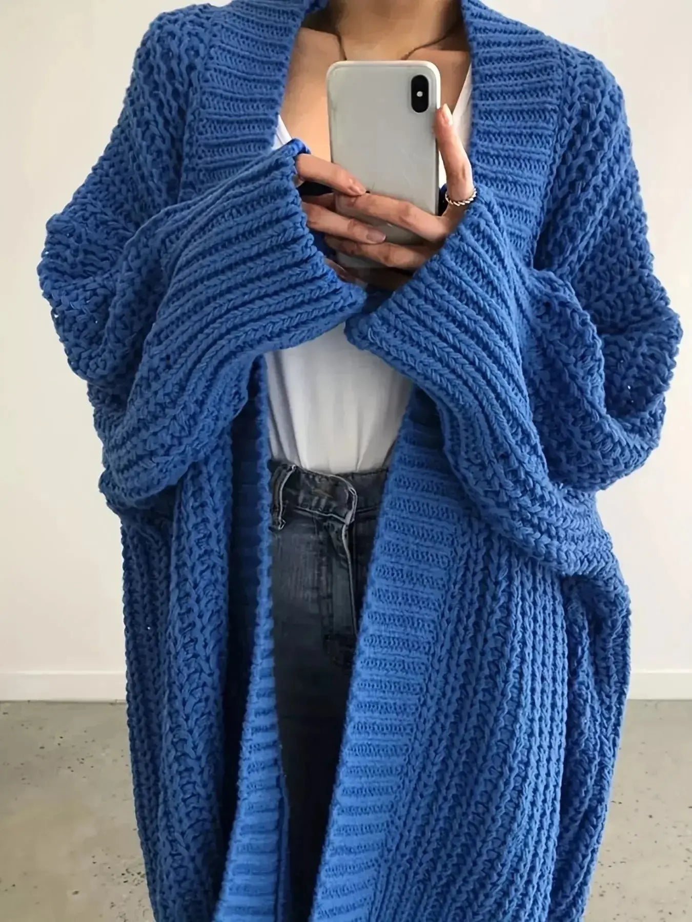 Women’s chunky knit open-front cardigan with long sleeves from Plush Fashion Hub, cozy layering sweater in soft, textured yarn.
