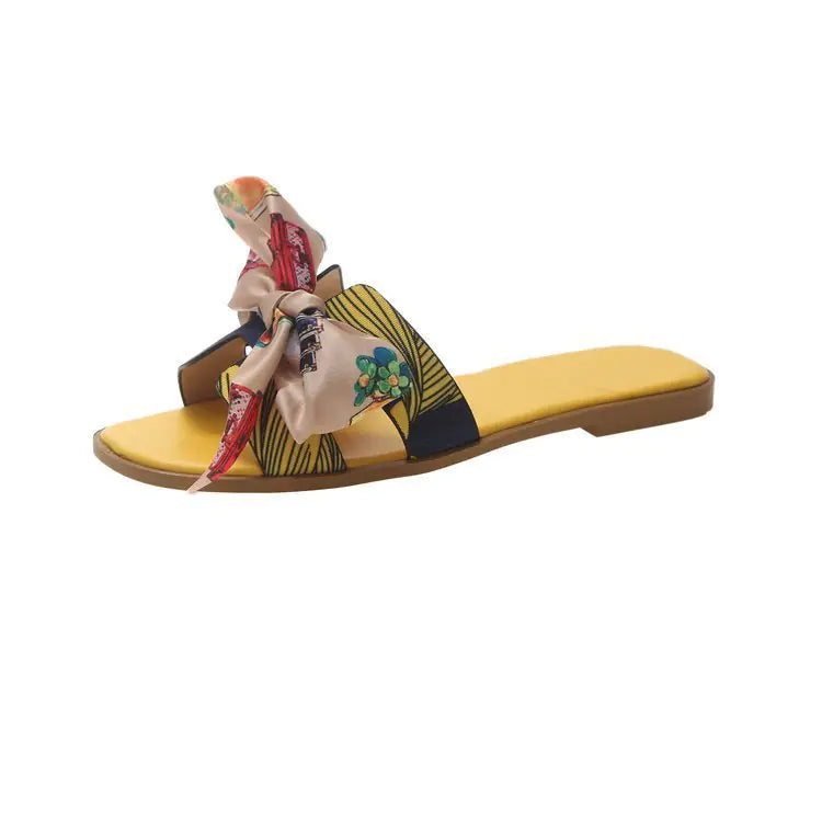 Women's summer flat slippers with bow detail, stylish women’s sandals from Trendy Attic Store01 on a white background.