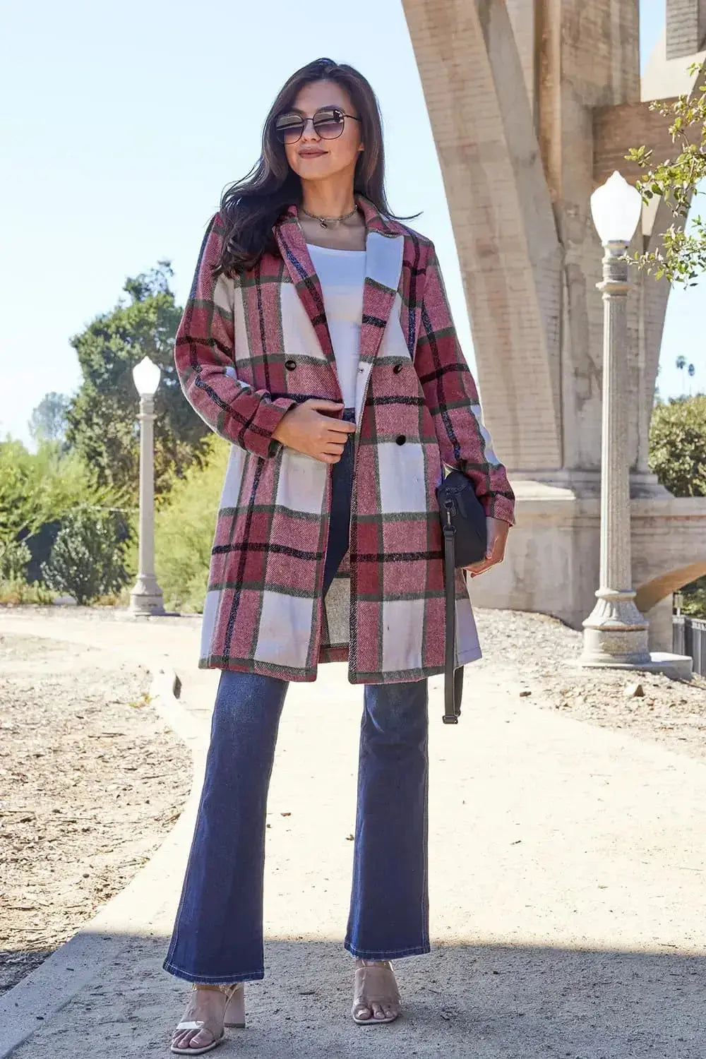 Women’s classic plaid button-up lapel coat with wool-feel outerwear, featuring a stylish collar and seasonal warmth.