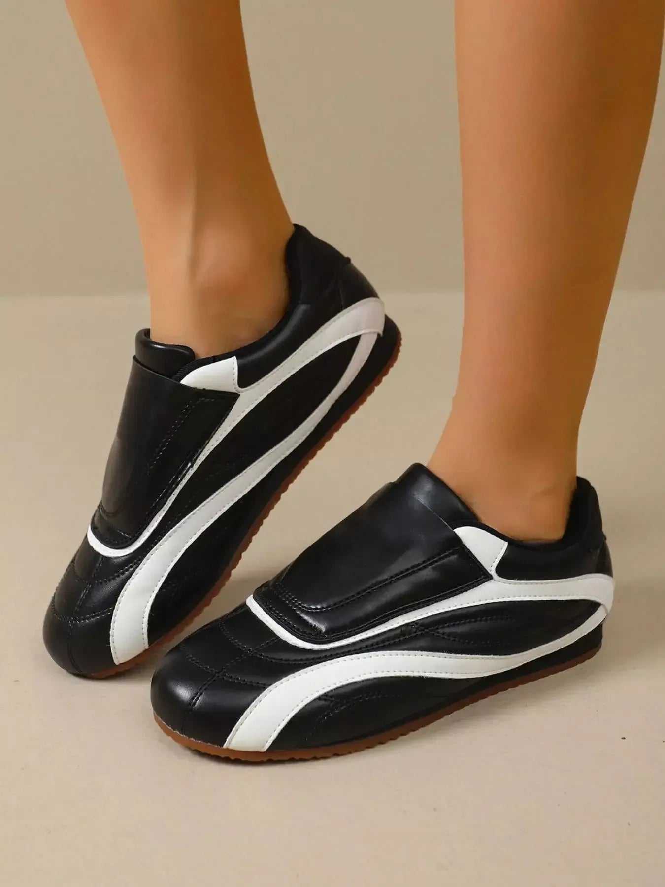 Contrast Round Toe Sneakers - Plush Fashion Hub