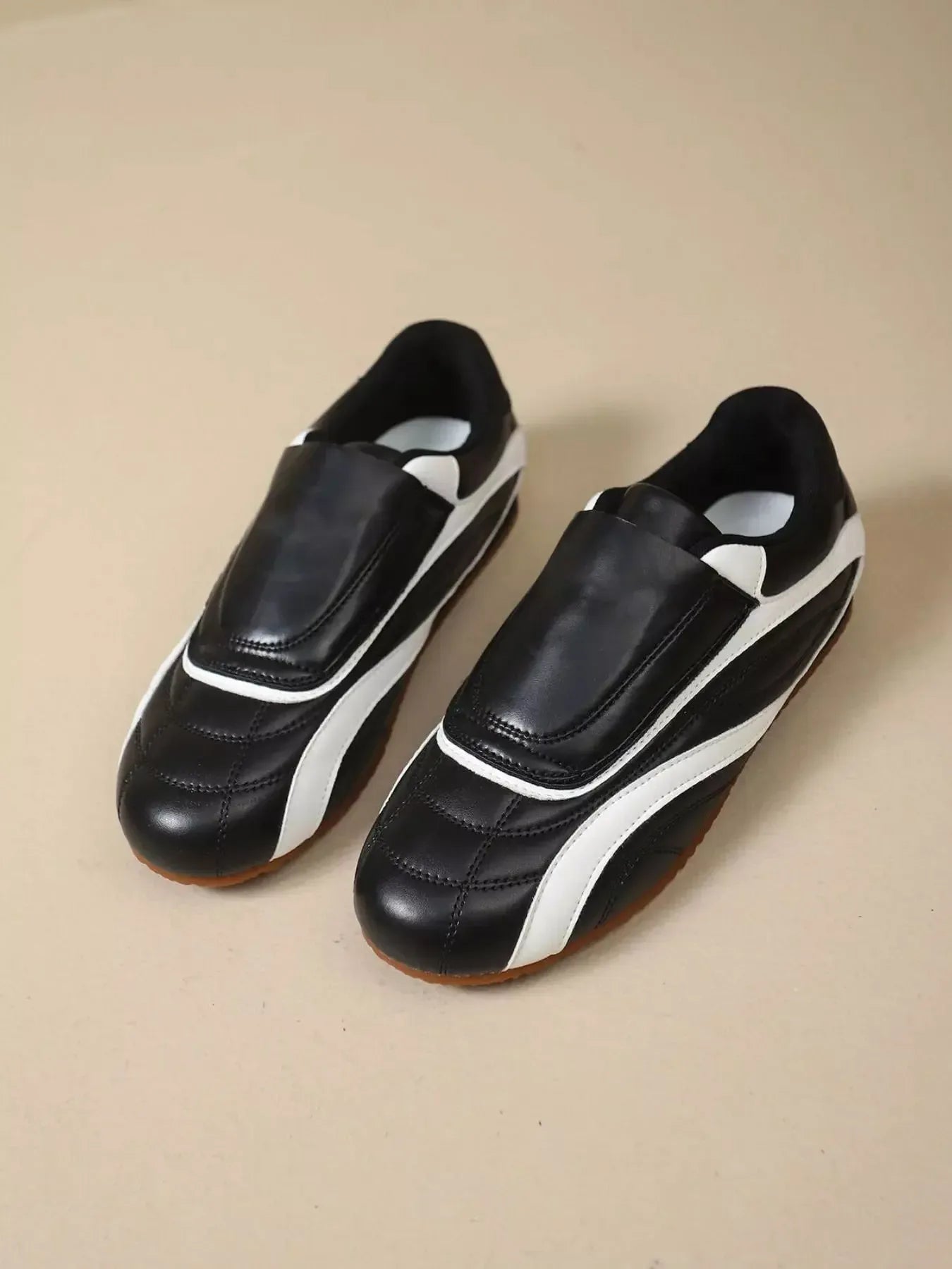 Contrast Round Toe Sneakers - Plush Fashion Hub