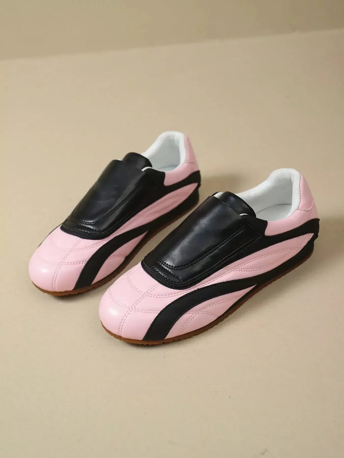 Contrast Round Toe Sneakers - Plush Fashion Hub