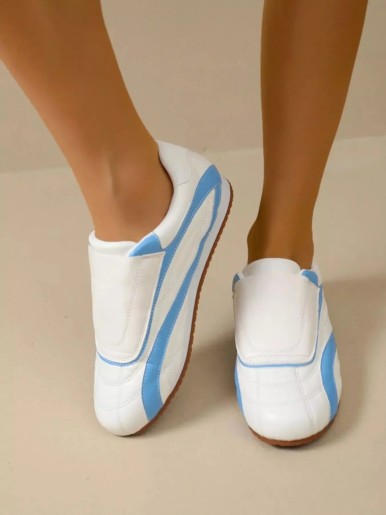 Contrast Round Toe Sneakers - Plush Fashion Hub