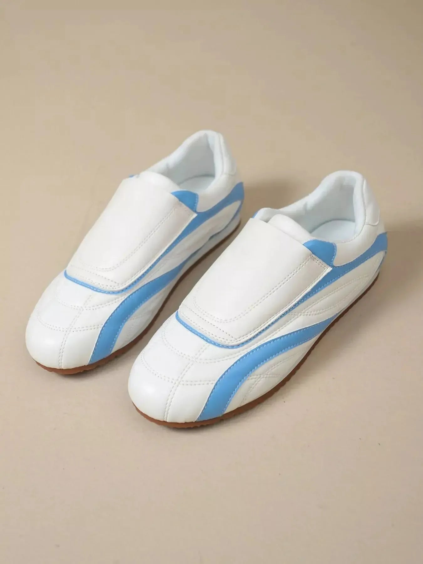 Contrast Round Toe Sneakers - Plush Fashion Hub